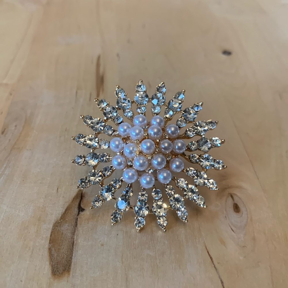 Large flashy Ring - Picture 1 of 2